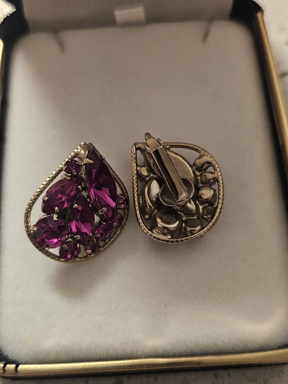Vintage-Inspired Purple Crystal Leaf Clip-On Earrings - Picture 2 of 3